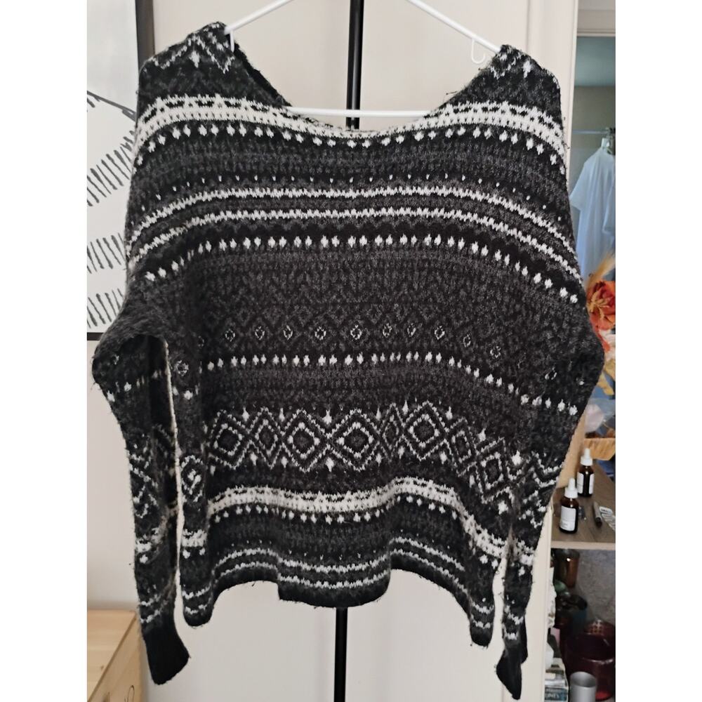 LG Women's Black And White American Eagle Outfitters Sweater. Winter. Soft.